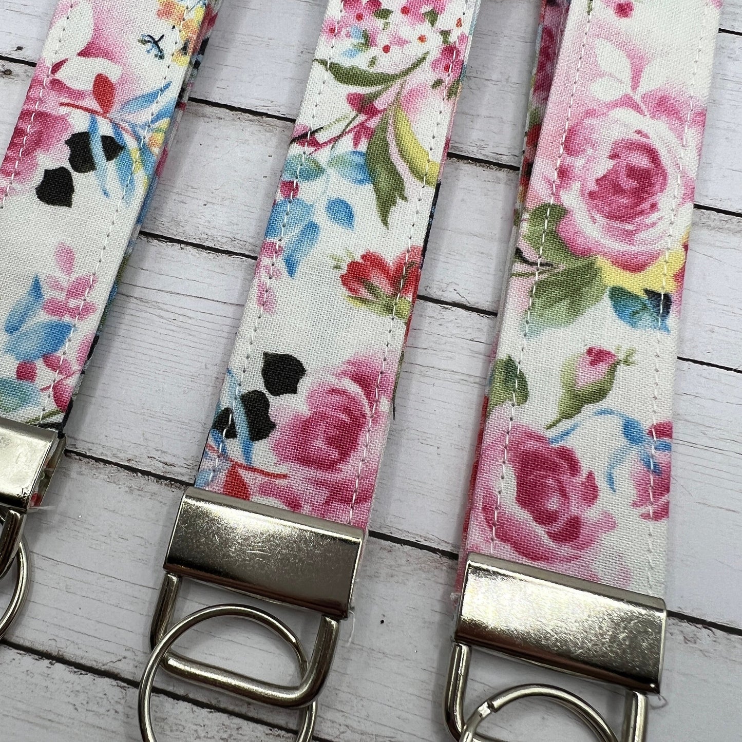Handmade    White Floral Roses Print   6" Fabric Key Fob Keyfob Keychain Wristlet Keys